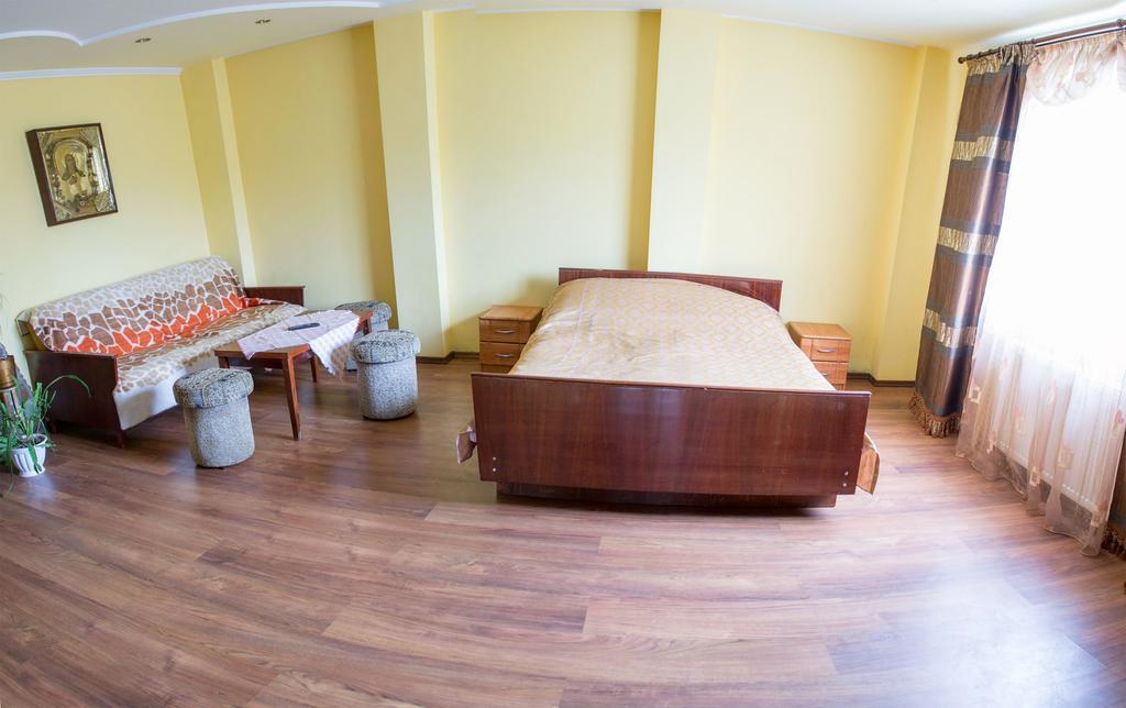 Guest House Cherepaha カームヤネツィ・ポジーリシクィイ エクステリア 写真
